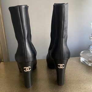 Black Chanel ankle boots size 37.5 with exclusive pearl detail on heel